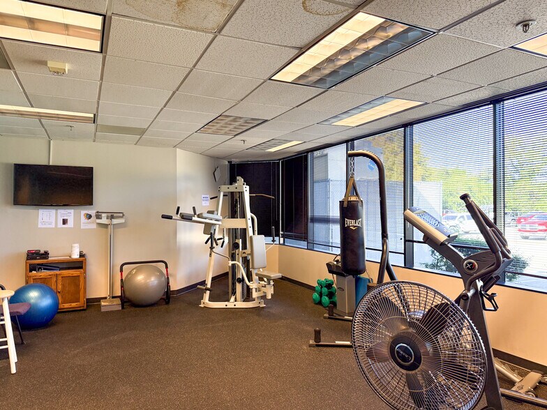 More Photos Of 1345 River Bend Dr, Dallas Office For Lease