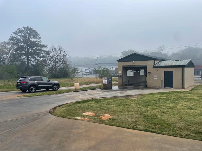 Primary Photo Of 529 Tripp St, Americus Carwash For Sale