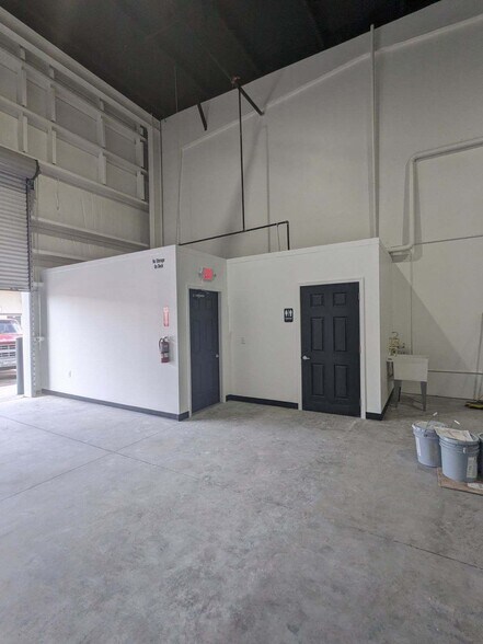 More Photos Of 400 Sterling Plaza Dr, Ponte Vedra Warehouse For Lease