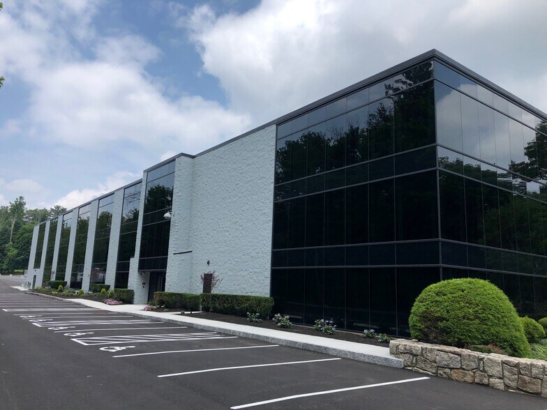 More Photos Of 4 Northeastern Blvd, Salem Office For Lease