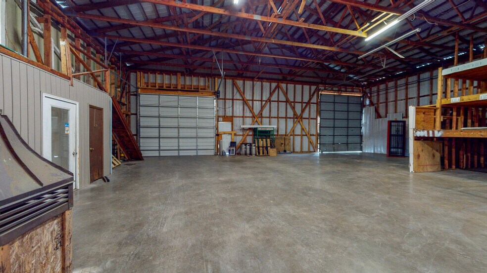 More Photos Of 5534/5546 Waterlevel Hwy, Cleveland Light Distribution For Sale