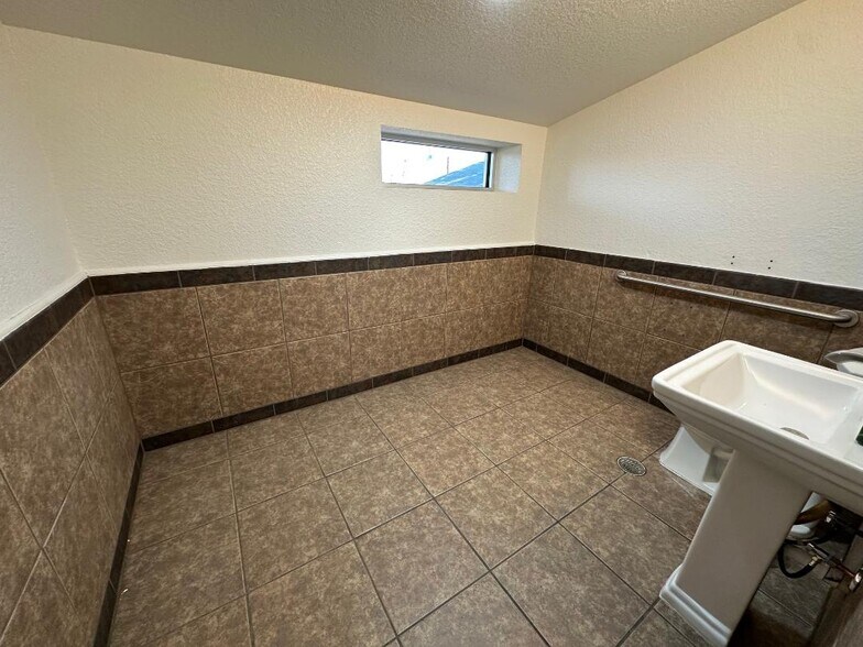 More Photos Of 400 Uhland Rd, San Marcos Unknown For Lease