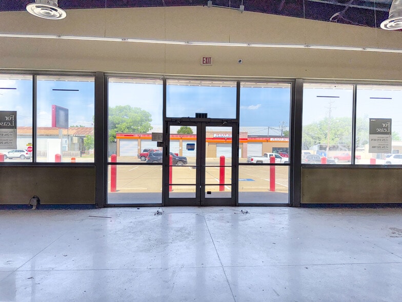 More Photos Of 1106 Conrad Hilton Blvd, Cisco Freestanding For Sale