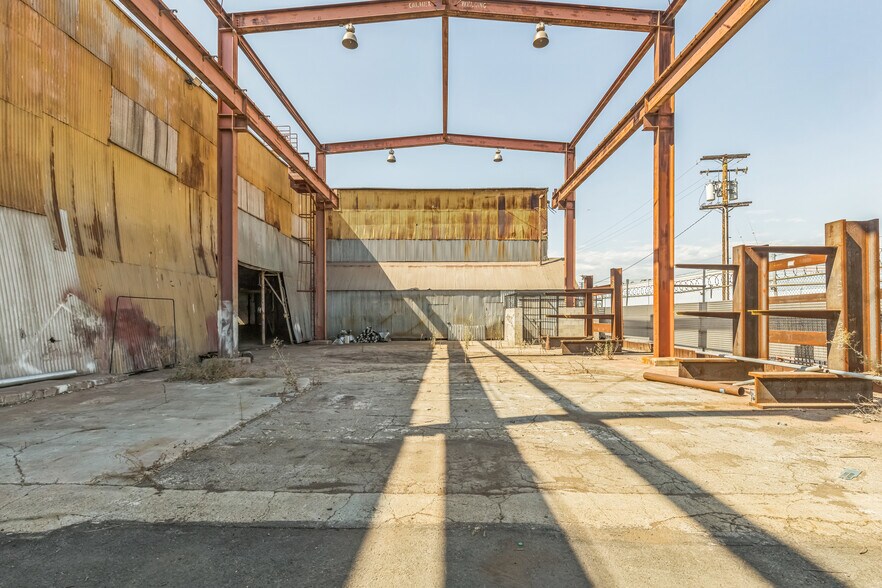 More Photos Of 11810 Center St, South Gate Manufacturing For Lease