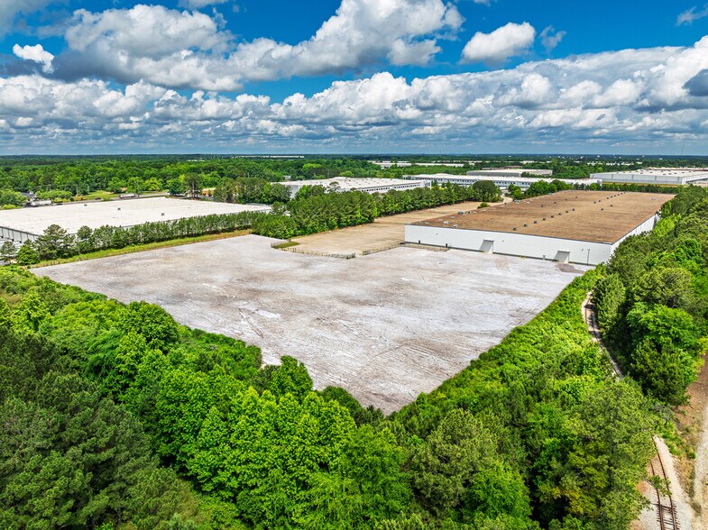 More Photos Of 125 Southside Ct, McDonough Distribution For Lease