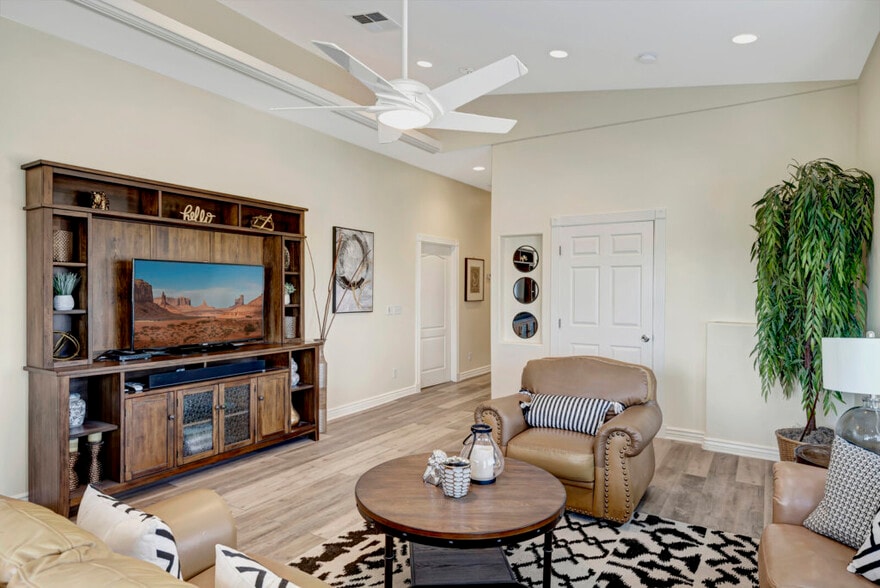 More Photos Of 15825 N 19th Pl, Phoenix Assisted Living For Sale