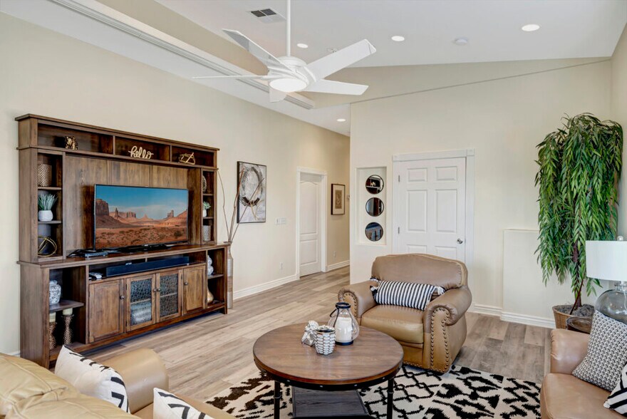 More Photos Of 15825 N 19th Pl, Phoenix Assisted Living For Sale