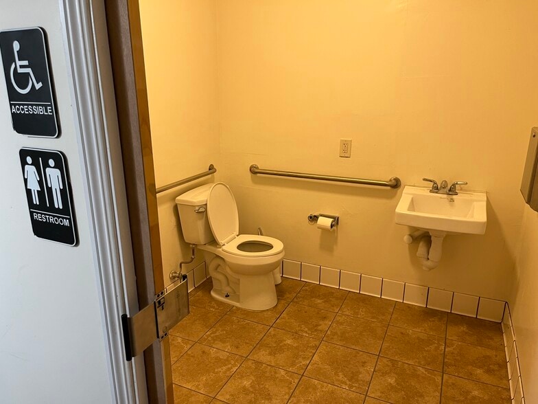 More Photos Of 1439 Arcade Blvd, Sacramento Freestanding For Sale