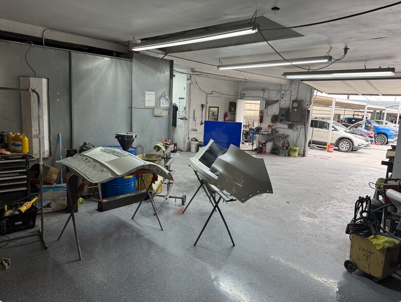 More Photos Of 1150 W Holt Blvd, Ontario Auto Repair For Lease