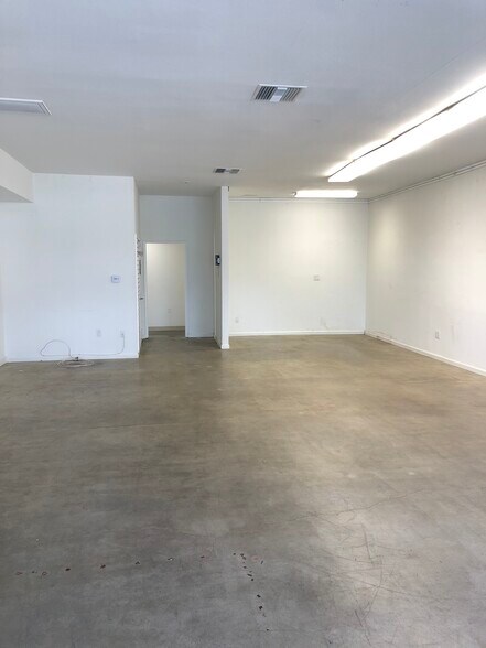 More Photos Of 2351 Lincoln Ave, Altadena Storefront For Lease