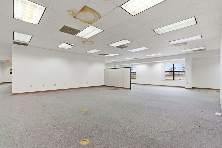 More Photos Of 718 N Martin St, East Prairie Office For Sale