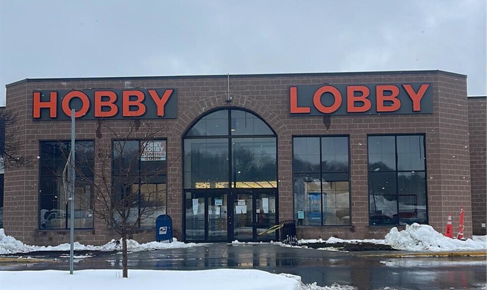 More Photos Of 282 Berlin Mall Rd, Berlin Unknown For Lease