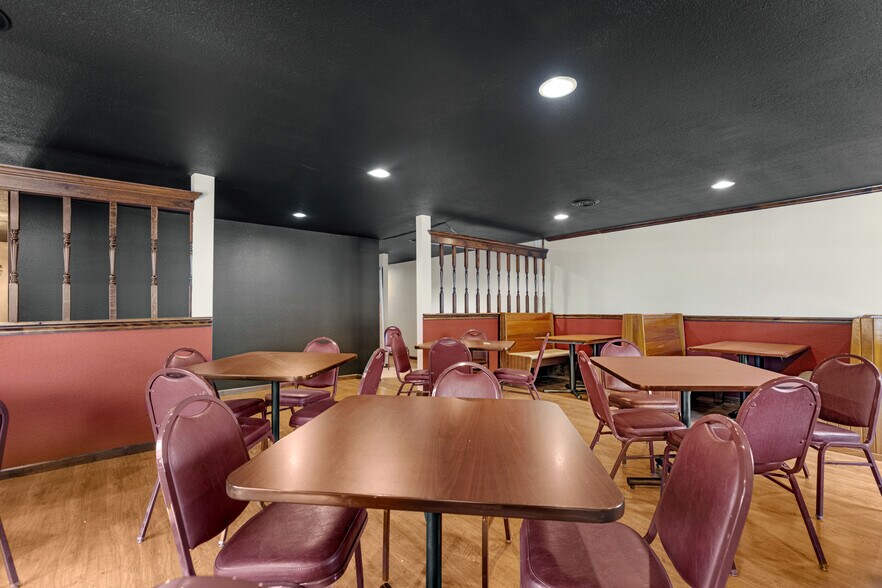 More Photos Of 2079 State Road Y, Linn Creek Restaurant For Sale