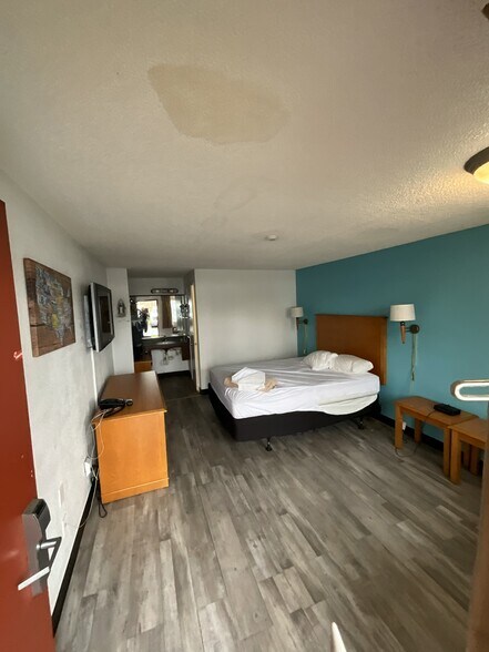 More Photos Of 1233 Central Ave N, Kent Hotel For Sale