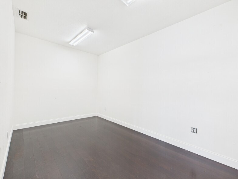 More Photos Of 1 Beverly Hills Blvd, Beverly Hills General Retail For Sale