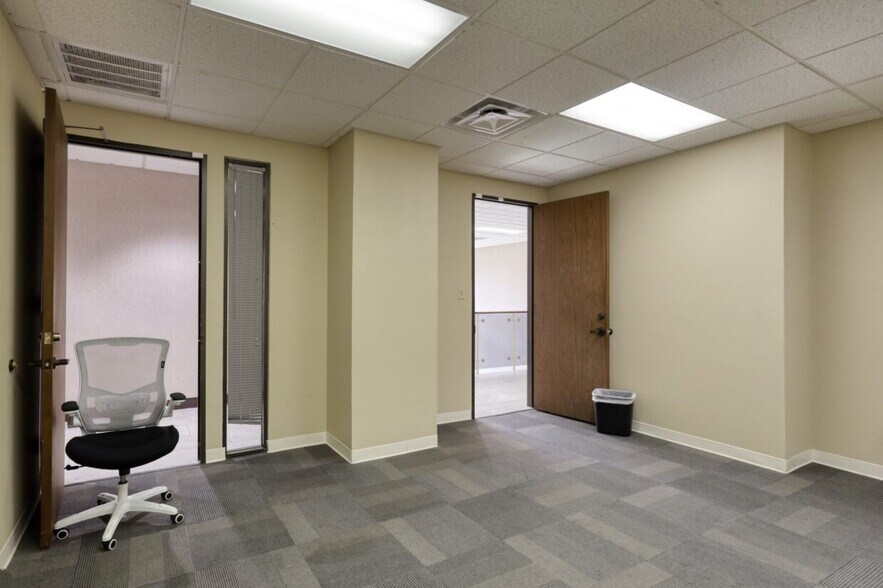 More Photos Of 2929 Mossrock Dr, San Antonio Office For Lease