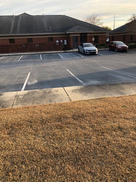 More Photos Of 2450 Emerald Pl, Greenville Medical For Lease