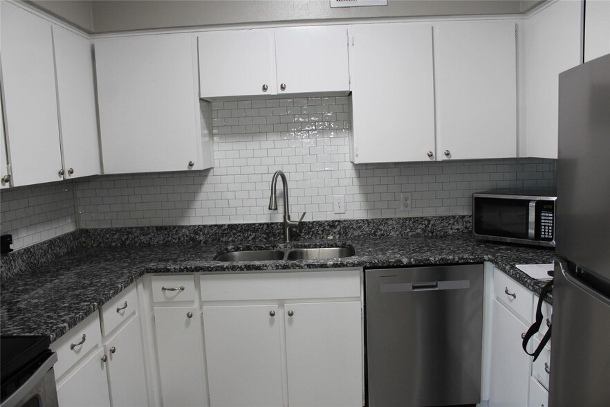 More Photos Of 428 N Dallas Ave, Lancaster Apartments For Sale