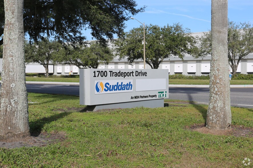 More Photos Of 1700 Tradeport Dr, Orlando Warehouse For Lease