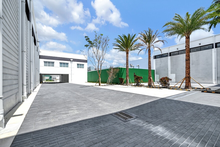 More Photos Of 210 NE 68th St, Miami Warehouse For Sale