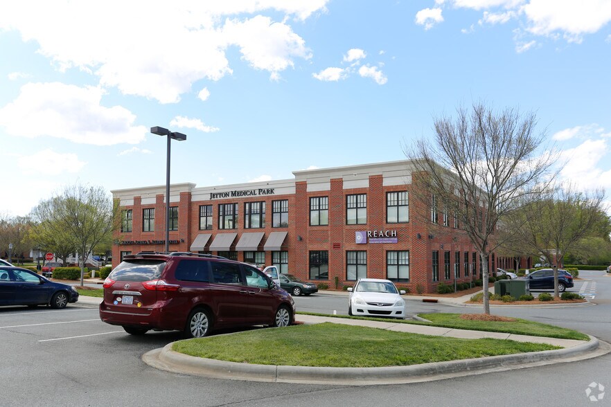 More Photos Of 19475 Old Jetton Rd, Cornelius Medical For Lease