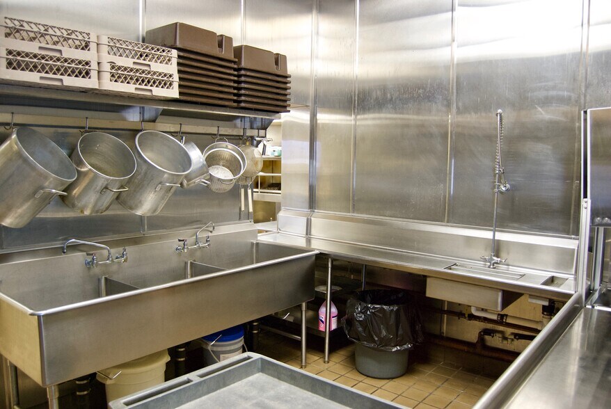 More Photos Of 690-692 State Route 66, Leechburg General Retail For Sale