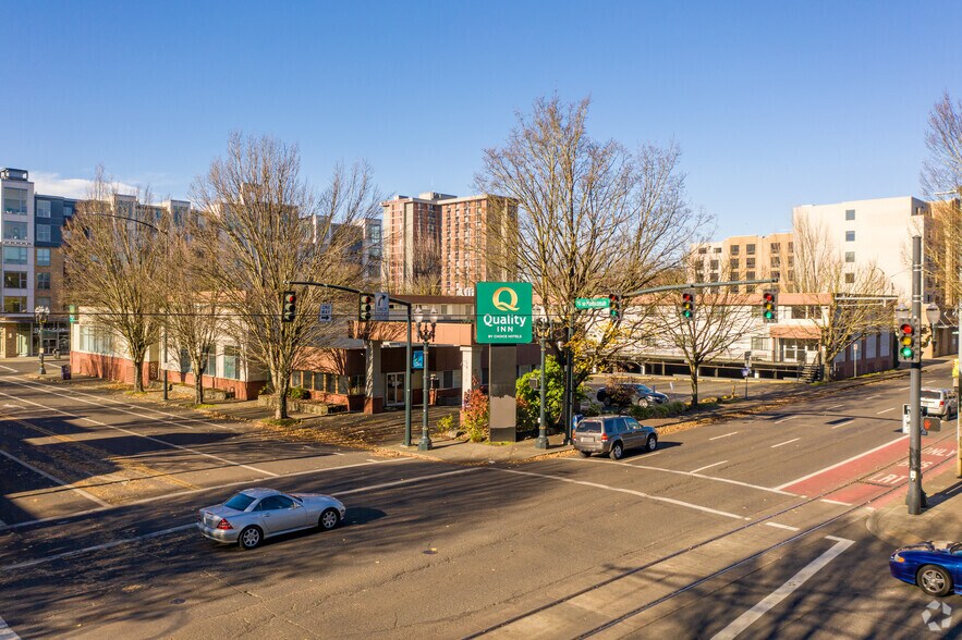 Primary Photo Of 431 NE Multnomah St, Portland Hotel For Sale