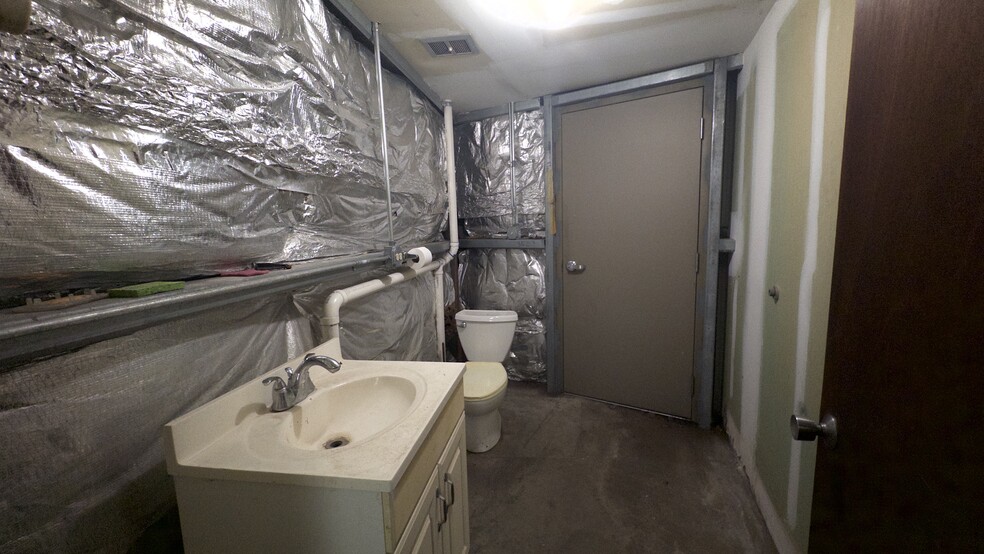 More Photos Of 500 Alakawa St, Honolulu Warehouse For Lease