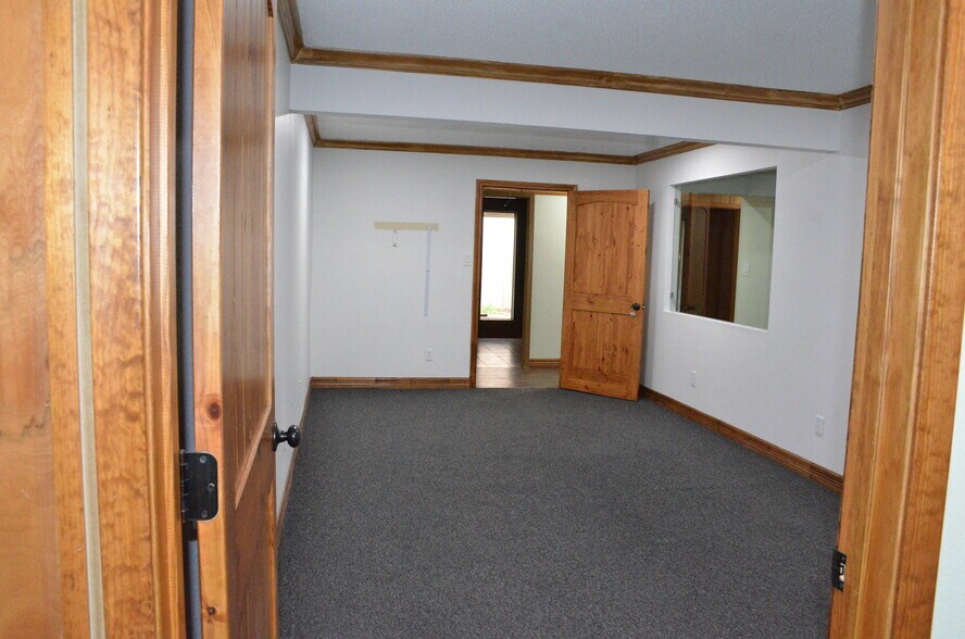 More Photos Of 212 E Houston St, Cleveland Office For Lease