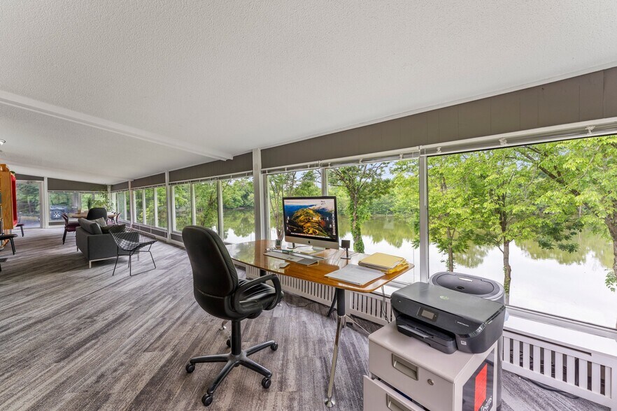 More Photos Of 410 Dinah Shore Blvd, Winchester Office Residential For Sale