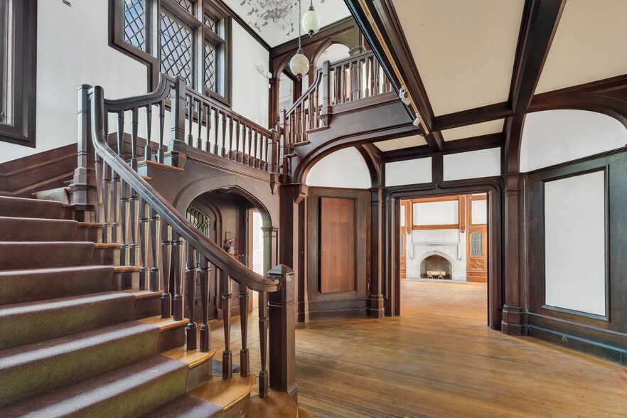 More Photos Of 51 Trumbull St, New Haven Office For Sale