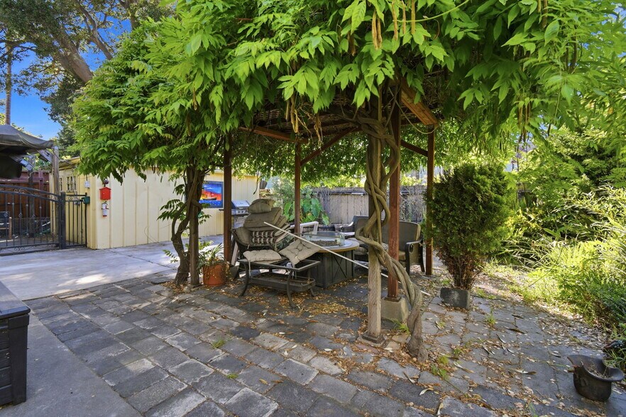 More Photos Of 931 Chestnut St, Alameda Multifamily For Sale