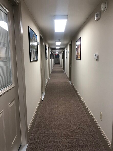More Photos Of 501 Valleybrook Rd, McMurray Loft Creative Space For Lease