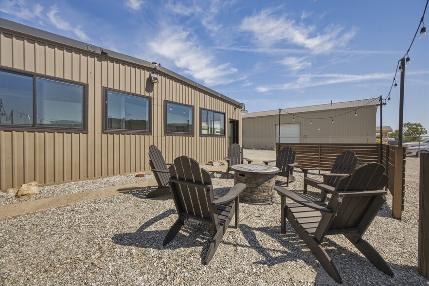 More Photos Of 102 E Lakeshore Dr, Pateros Auto Repair For Sale