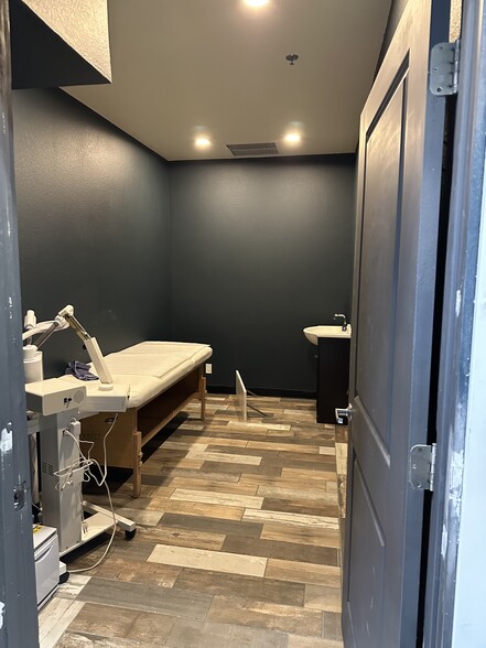 More Photos Of 2800 North Gate Blvd, Colorado Springs Freestanding For Lease