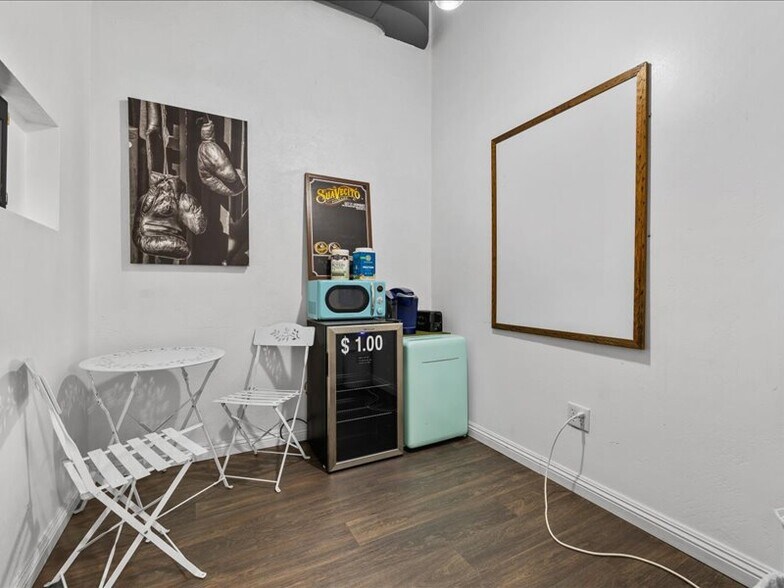 More Photos Of 1612 20th St, Bakersfield Loft Creative Space For Lease