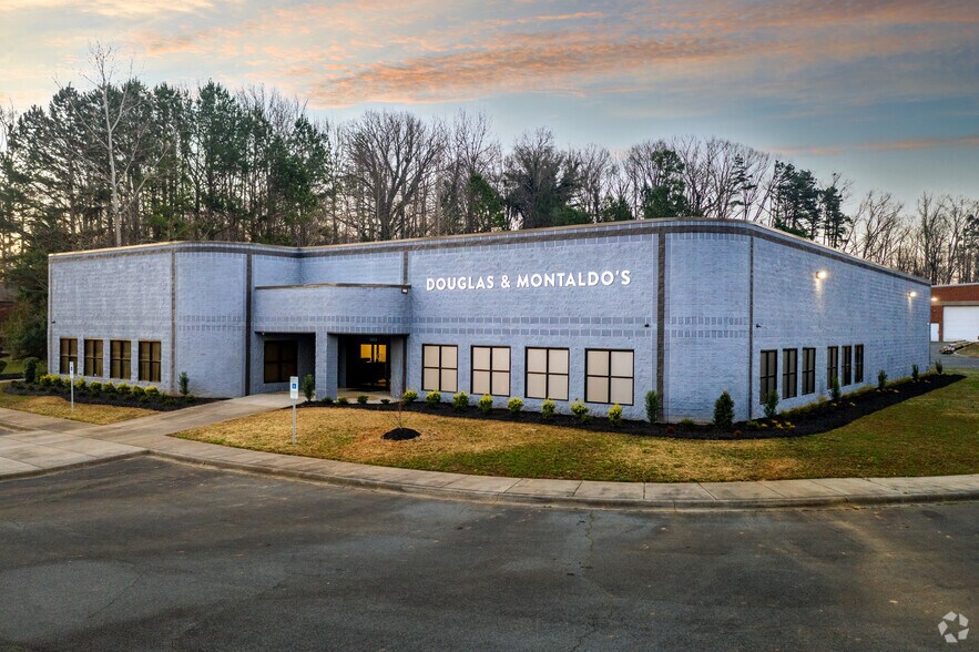 More Photos Of 3400 Latrobe Dr, Charlotte Flex For Lease