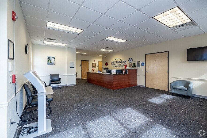 More Photos Of 13774 Plantation Rd, Fort Myers Medical For Lease