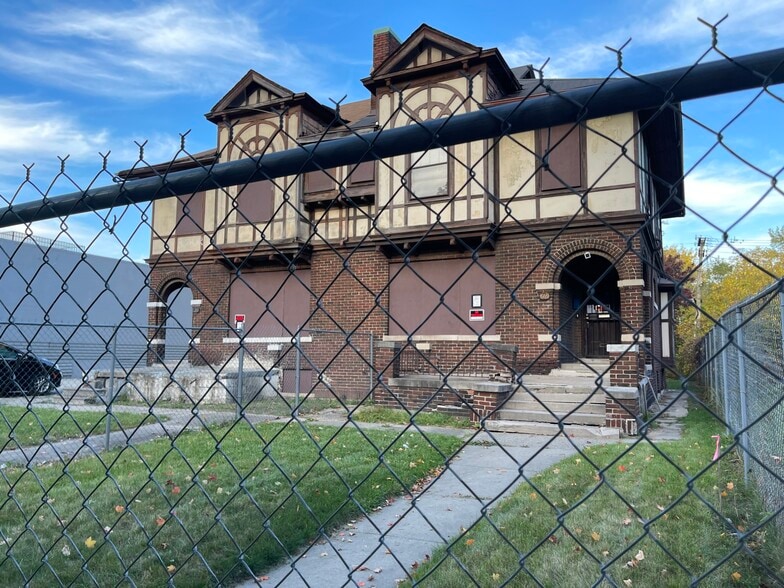 More Photos Of 418 E Grand Blvd, Detroit Apartments For Sale