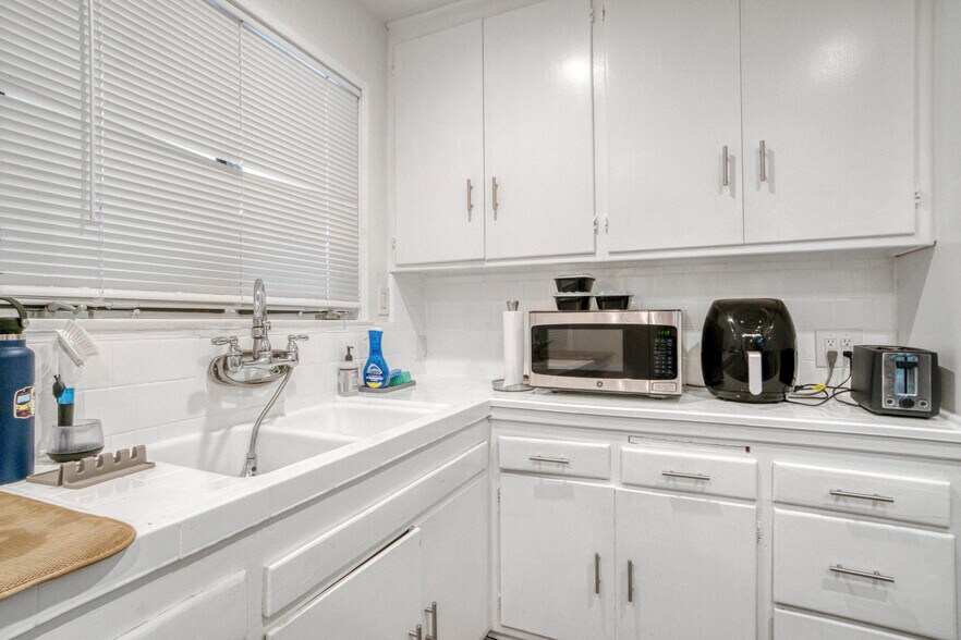 More Photos Of 1150 Masselin Ave, Los Angeles Apartments For Sale