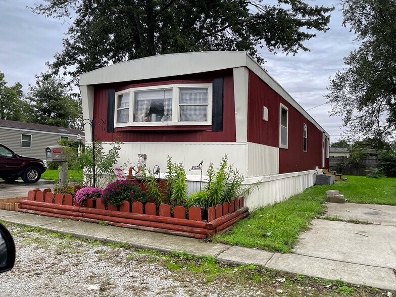 More Photos Of Fairview Trailer Court park, Taylorville Manufactured Housing Mobile Home Park For Sale