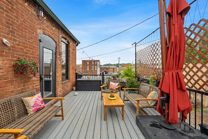 More Photos Of 215 W 3rd St, Farmville General Retail For Sale