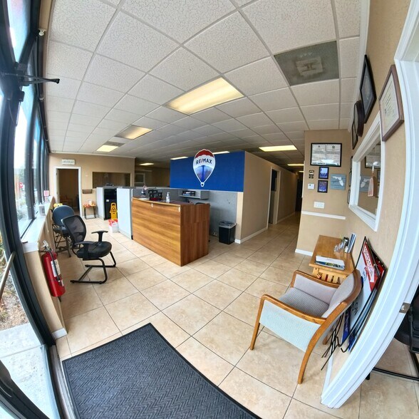 More Photos Of 126 N Us-27/441, Lady Lake Office For Lease