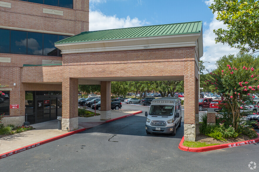 Primary Photo Of 3333 Bayshore Blvd, Pasadena Medical For Lease