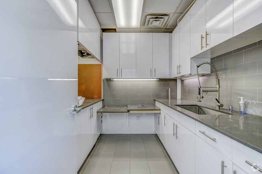 More Photos Of 1777 Sage Rd, Houston Freestanding For Lease