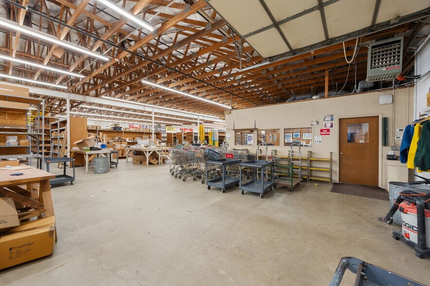 More Photos Of 16 E Industrial Rd, Branford Warehouse For Lease