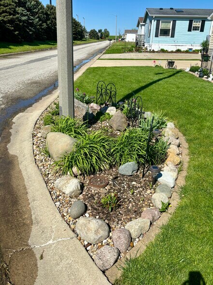 More Photos Of 104 Enterprise Dr, Chenoa Manufactured Housing Mobile Home Park For Sale