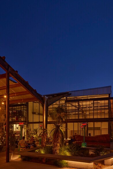 More Photos Of 2419-2425 Michigan Ave, Santa Monica Loft Creative Space For Lease