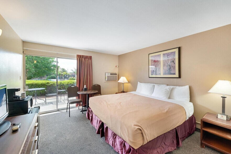 More Photos Of 150 N Lake Powell Blvd, Page Hotel For Sale