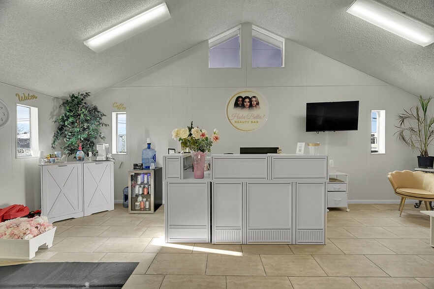 More Photos Of 7296 Magnolia St, Commerce City Office For Sale